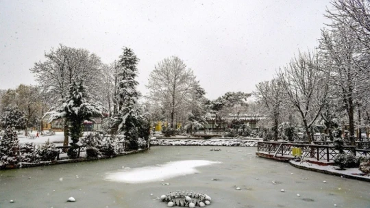 Malatya'da kar yağışı sonrası kartpostallık manzaralar oluştu