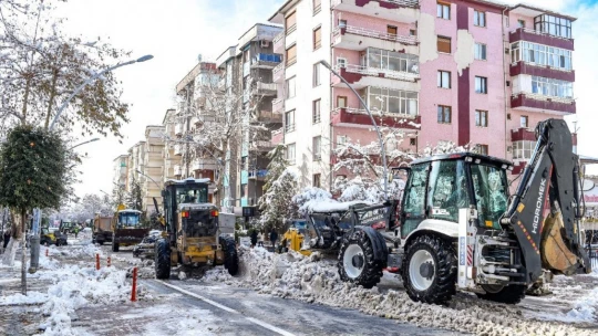 Yollar yeniden ulaşıma açılıyor