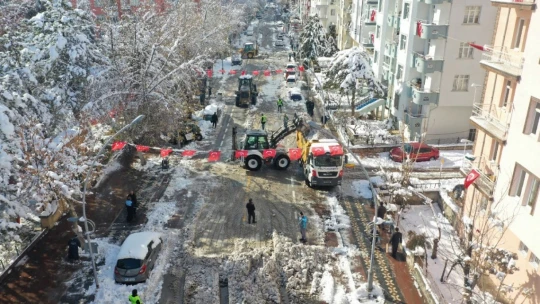 Yollar yeniden ulaşıma açılıyor