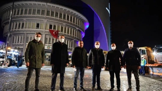 Malatya'da karla mücadele aralıksız sürüyor