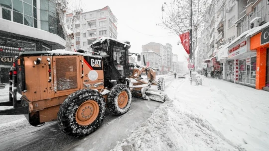 Malatya'da karla mücadele çalışmalarında araç ve personel sayısı arttırıldı