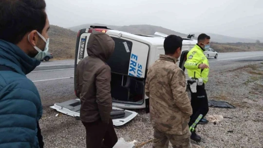 Malatya'da karşı şeride geçen tır 2 araca çarptı