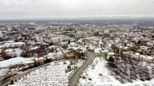 Malatya'da kayısı ağaçlarına beyaz gelinlik