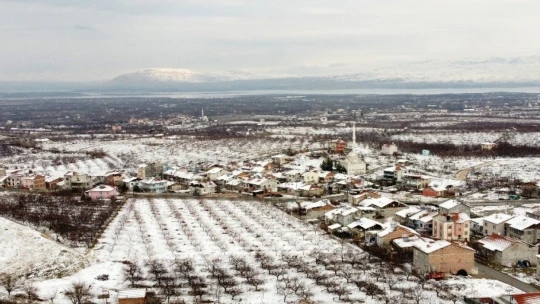 Malatya'da kayısı ağaçlarına beyaz gelinlik