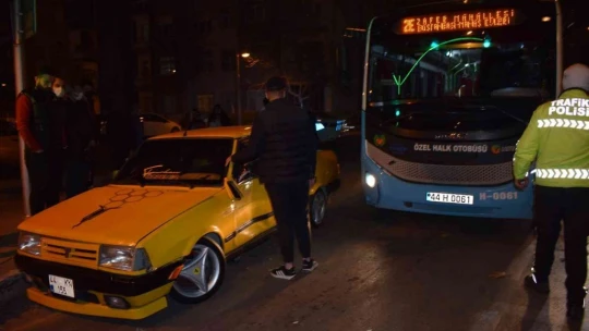 Malatya'da kaza trafiği kilitledi