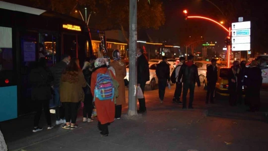 Malatya'da kaza trafiği kilitledi