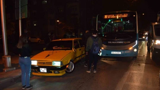 Malatya'da kaza trafiği kilitledi