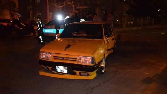 Malatya'da kaza trafiği kilitledi