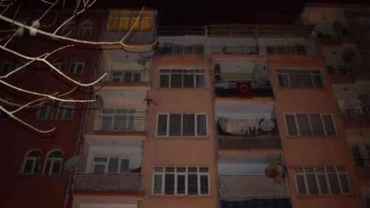 Malatya'da kolonlarında çatlama iddiasıyla bir apartman tahliye edildi