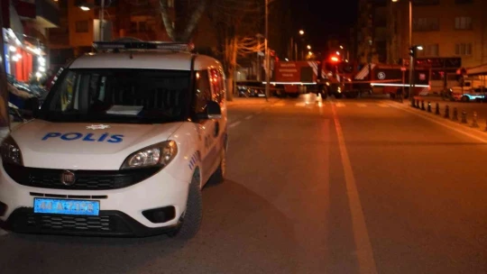 Malatya'da kolonlarında çatlama iddiasıyla bir apartman tahliye edildi