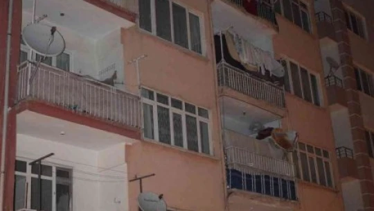 Malatya'da kolonlarında çatlama iddiasıyla bir apartman tahliye edildi
