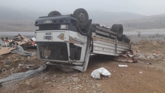 Malatya'da kontrolden çıkan kamyonet takla attı