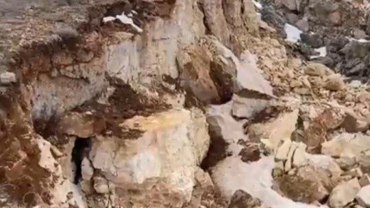 Malatya'da korkunç manzara: Deprem dağı ikiye böldü