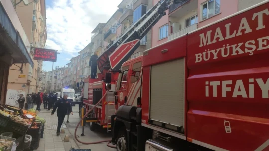Malatya'da korkutan yangın: 6 kişi tahliye edildi