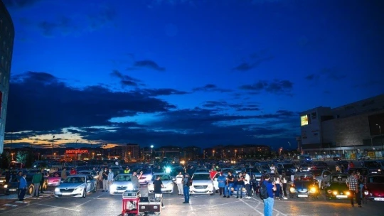 Malatya'da korona virüs günlerinde otomobilde sinema keyfi