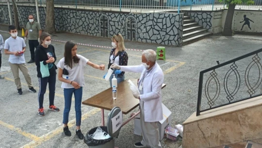 Korona virüs önlemleri altında LGS sınavı