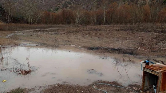 Malatya'da Kozluk Çayı taştı, yollar su altında kaldı