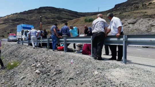 Malatya'da minibüs şarampole uçtu: 15 yaralı