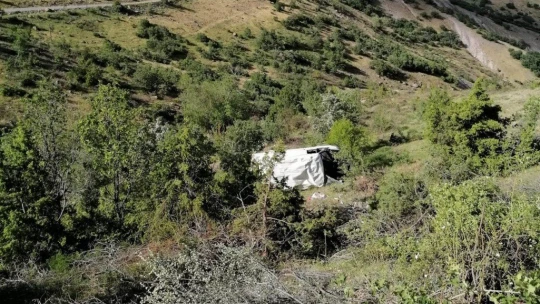 Malatya'da minibüs şarampole yuvarlandı: 2 yaralı
