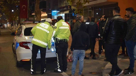 Malatya'da minibüsün çarptığı ticari araç hurdaya döndü