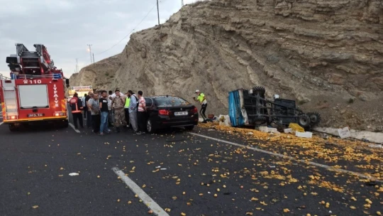 Malatya'da otomobil ile çapa motoru çarpıştı