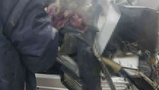 Malatya'da otomobil üst geçidin ayağına çarptı