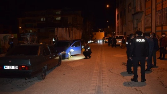 Malatya'da park halindeki araca silahlı saldırı: 1 yaralı