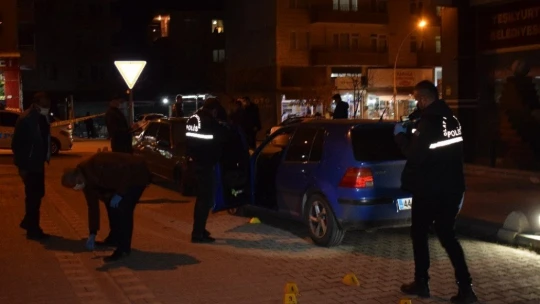 Malatya'da park halindeki araca silahlı saldırı: 1 yaralı
