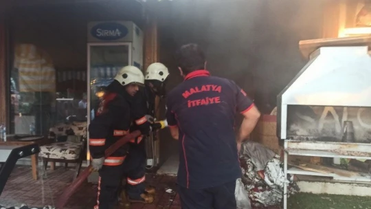 Malatya'da restoranda çıkan yangın korkuttu