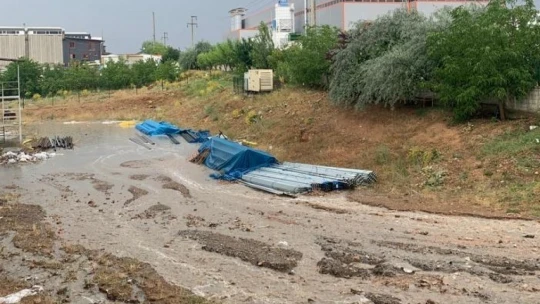 Malatya'da sağanak nedeniyle fabrikaları su bastı üretime ara verildi
