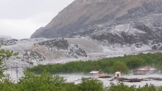 Malatya'da sağanak ve dolu etkili oldu