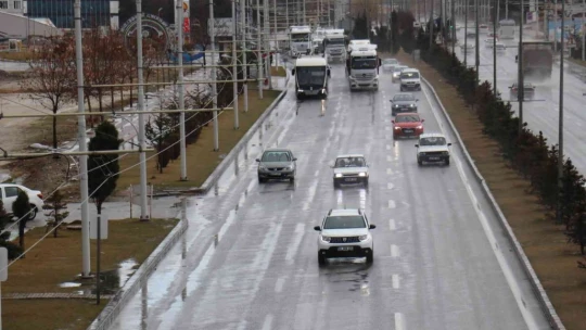 Malatya'da sağanak yağış etkili oluyor