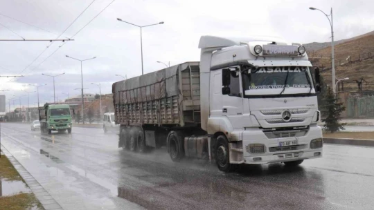 Malatya'da sağanak yağış etkili oluyor