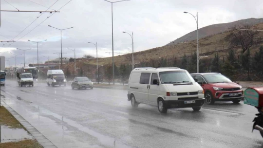 Malatya'da sağanak yağış etkili oluyor