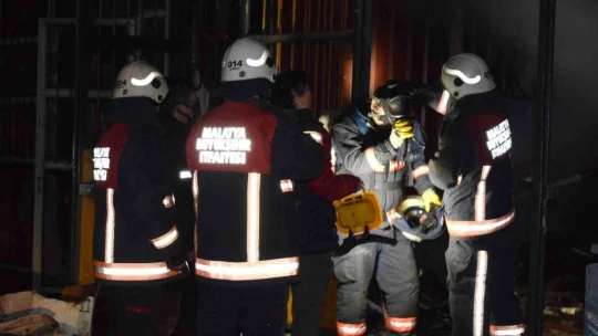 Malatya'da sanayi sitesinde korkutan yangın