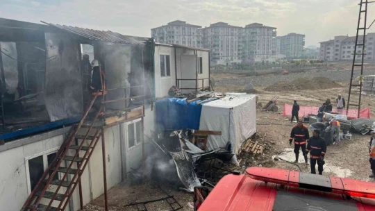 Şantiyede korkutan yangın