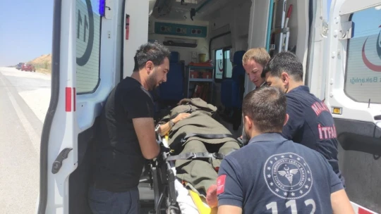 Malatya'da şarampole uçan araçta can pazarı: 2'si ağır 6 yaralı