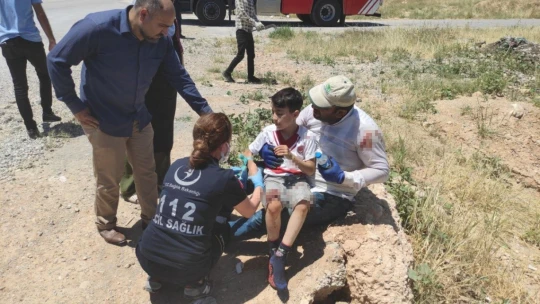 Malatya'da şarampole uçan araçta can pazarı: 2'si ağır 6 yaralı