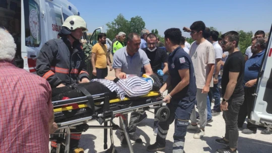 Malatya'da şarampole uçan araçta can pazarı: 2'si ağır 6 yaralı