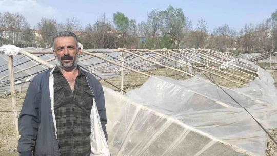 Malatya'da şiddetli rüzgar seralara zarar verdi