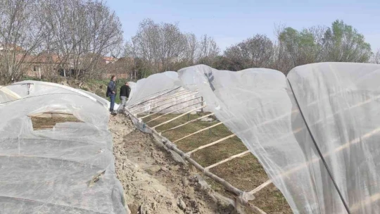 Malatya'da şiddetli rüzgar seralara zarar verdi