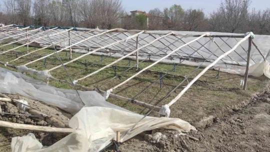 Malatya'da şiddetli rüzgar seralara zarar verdi