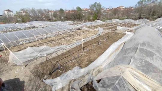 Malatya'da şiddetli rüzgar seralara zarar verdi