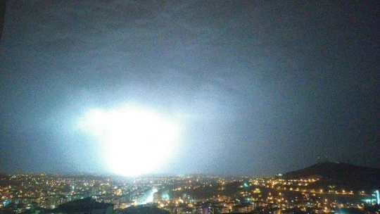 Malatya'da şimşekler geceyi aydınlattı