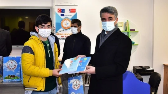 Malatya'da tablet dağıtımına başlandı