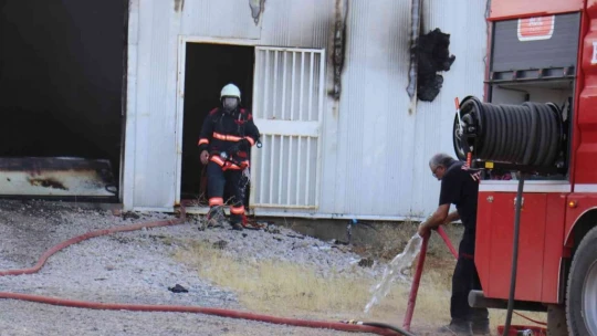 Malatya'da tadilat yapılan fabrikada yangın