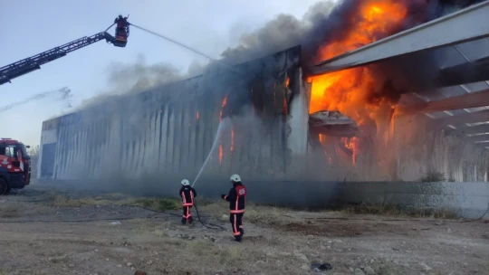 Malatya'da tadilat yapılan fabrikada yangın