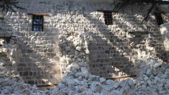 Malatya'da tarihi camiler depremde hasar gördü