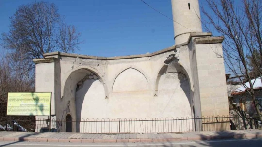 Malatya'da tarihi camiler depremde hasar gördü