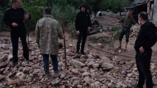 Malatya'da taşan dere sele neden oldu